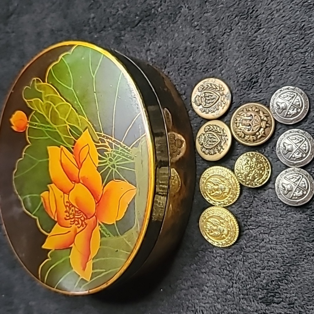 DONATED Set of Vintage Buttons & Trinket Box